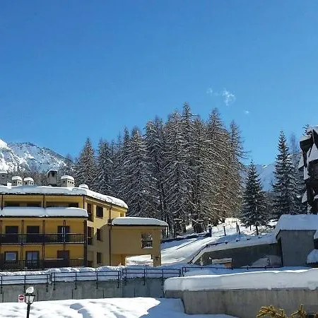 Club Esse 2000 3* ピーラ