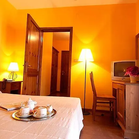 Club Esse 2000 3* ピーラ