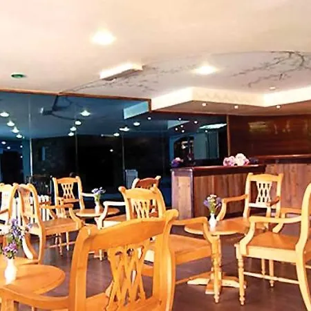 Club Esse 2000 ホテル 3*