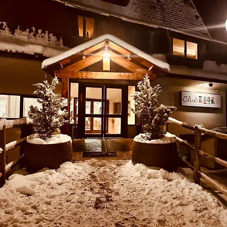 Club Esse 2000 ホテル ピーラ