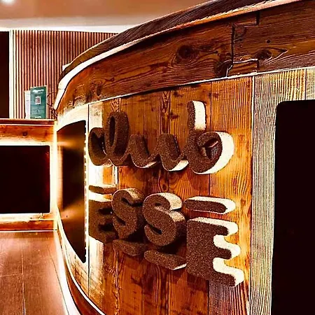 Club Esse 2000 酒店