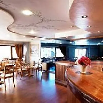 Club Esse 2000 皮拉