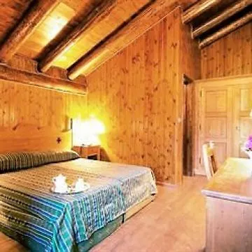 Club Esse 2000 ホテル ピーラ