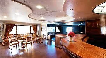 Club Esse 2000 ホテル ピーラ